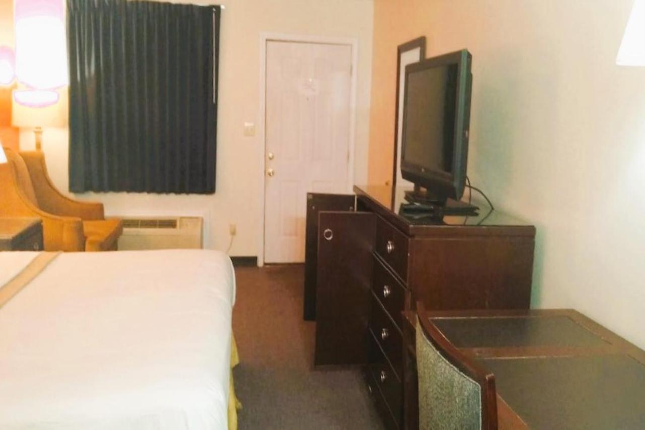 Oyo Hotel Mcintyre Ga, Us 441 Екстериор снимка